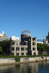 晴れの原爆ドーム