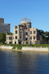 晴れの原爆ドーム