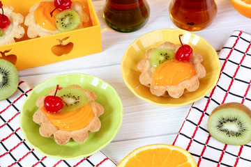 Tartlets with fruits and tea