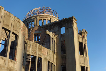 晴れの原爆ドーム