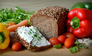 wholemeal bread with vegetables