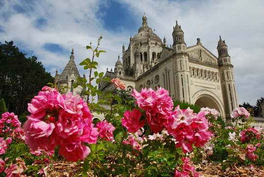 Basilique Sainte-Th&eacute;r&egrave;se de Lisieux, Normandie