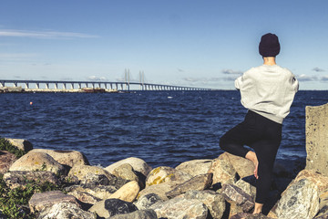 Fototapeta na wymiar waterfront Yoga 
