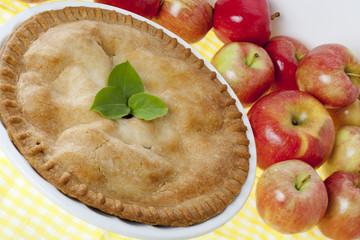 tilt image of a apple pie.