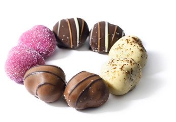 heart shaped chocolate truffles in a circle
