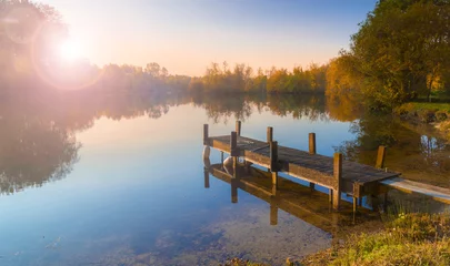 Fototapeten Einzelsteg an einem ruhigen See © allouphoto
