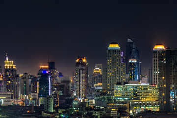 Naklejka premium Bangkok skyline at night