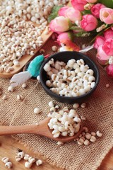 Cooked millet seeds and dried millet seeds.