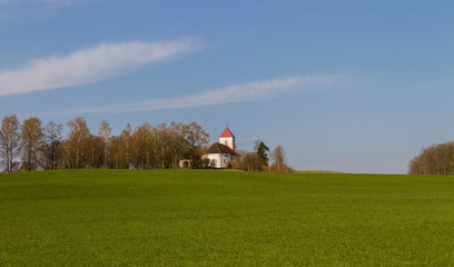 Obraz premium Small church on a field.