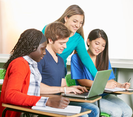 Schüler am Laptop Computer