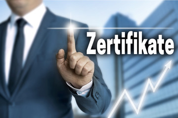 zertifikate touchscreen wird von geschäftsmann bedient