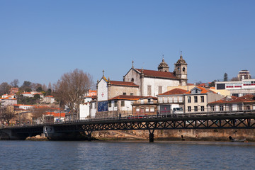 Obraz premium Church Of Massarelos and Douro river, Porto