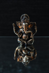 Fototapeta premium Ganesha w Mirror