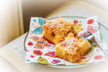 Crumble pie with rhubarb