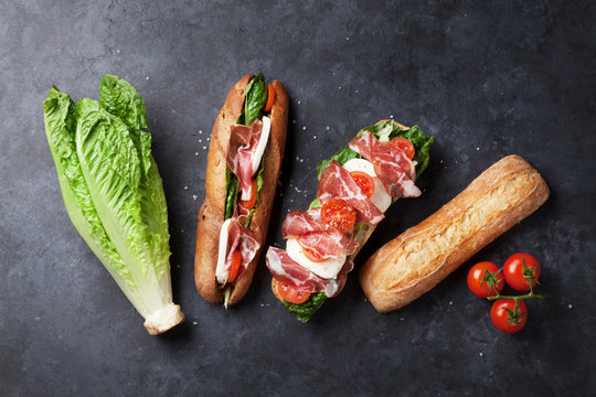 Sandwich with salad, prosciutto and mozzarella
