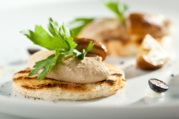 Chicken Liver Pate with Bread