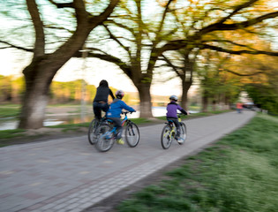 Naklejka premium Abstract image of cyclists