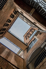 Obraz premium Cours Intérieur du Palais Güell