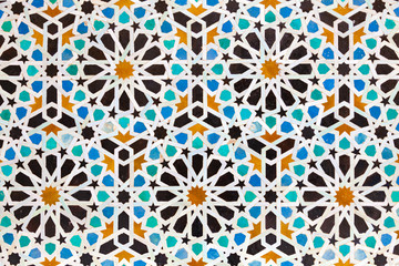 ceramic mosaic with traditional moorish geometric pattern - obrazy, fototapety, plakaty