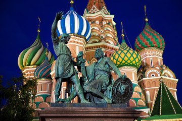 Fototapeta na wymiar Minin and Pozharsky monument at night in Moscow, Russia