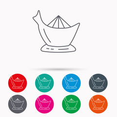 Juicer icon. Squeezer sign.
