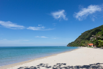 Fototapeta na wymiar White Sand Beach on Koh Chang island