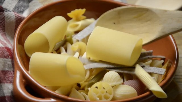 Pasta Calamarata Paccheri Orecchiette pugliesi Pizzoccheri Fusilli Fusilloni Pizzocchero Ruote Cappelletti Farfalle Garganelli Penne  rigate