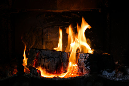 Kaminfeuer, Kamin, lodernde flammen