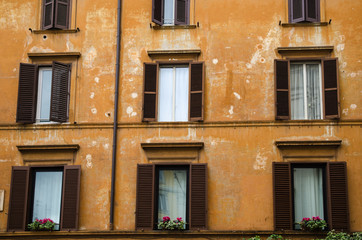 Fototapeta na wymiar Italian house facade