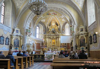 Fototapeta na wymiar LESNIOW, POLAND - 01 May 2016: Interior of church in Leśniów S