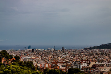 Fototapeta na wymiar Panorama de Barcelone vu du Parc Güelle
