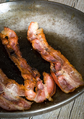Obraz na płótnie Canvas Close-up of bacon slices on frying pan