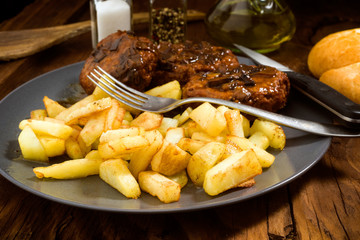 Russian steaks with salsa and chips