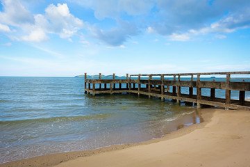 Fototapeta premium jetty to a tropical beach