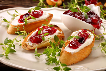 Toast with cottage cheese and cranberry jam