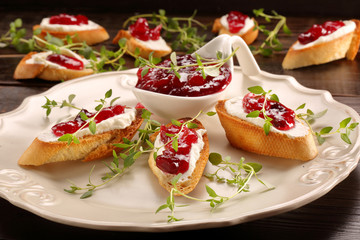 Toast with cottage cheese and cranberry jam
