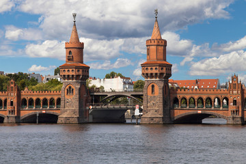Fototapeta na wymiar Oberbaum Bridge