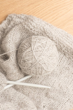 Knitting soft wool with needles