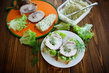 sandwich with lettuce and bacon 