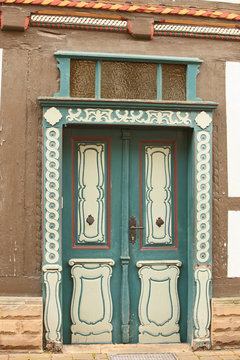 Blauwei&szlig;es Schnitzportal