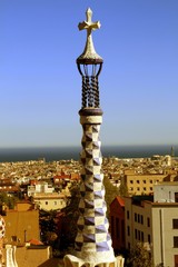 Blick &uuml;ber Barcelona vom Park G&uuml;ell bis zum Meer