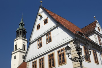 Fototapeta na wymiar Celle - Altes Rathaus und Stadtkirche St. Marien