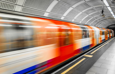 London Tube - 109699983