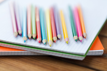 Obraz premium close up of crayons or color pencils