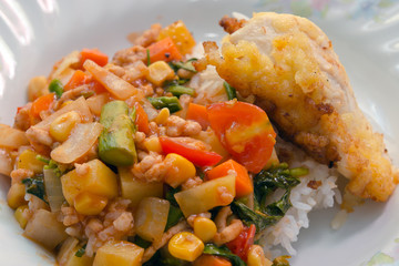 Fried chicken with vegetable tomato sauce and herb (famous thai
