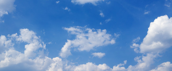 Fototapeta na wymiar White heap clouds in the blue sky, panorama.