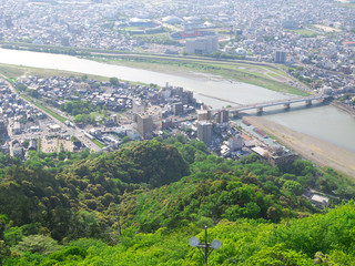 山頂から見下ろす城下街