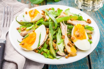 salad with chicken, lentils and green beans