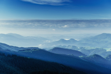 Naklejka premium Mountain in the mist