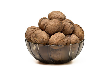 Грецкие орехи в тарелке на белом